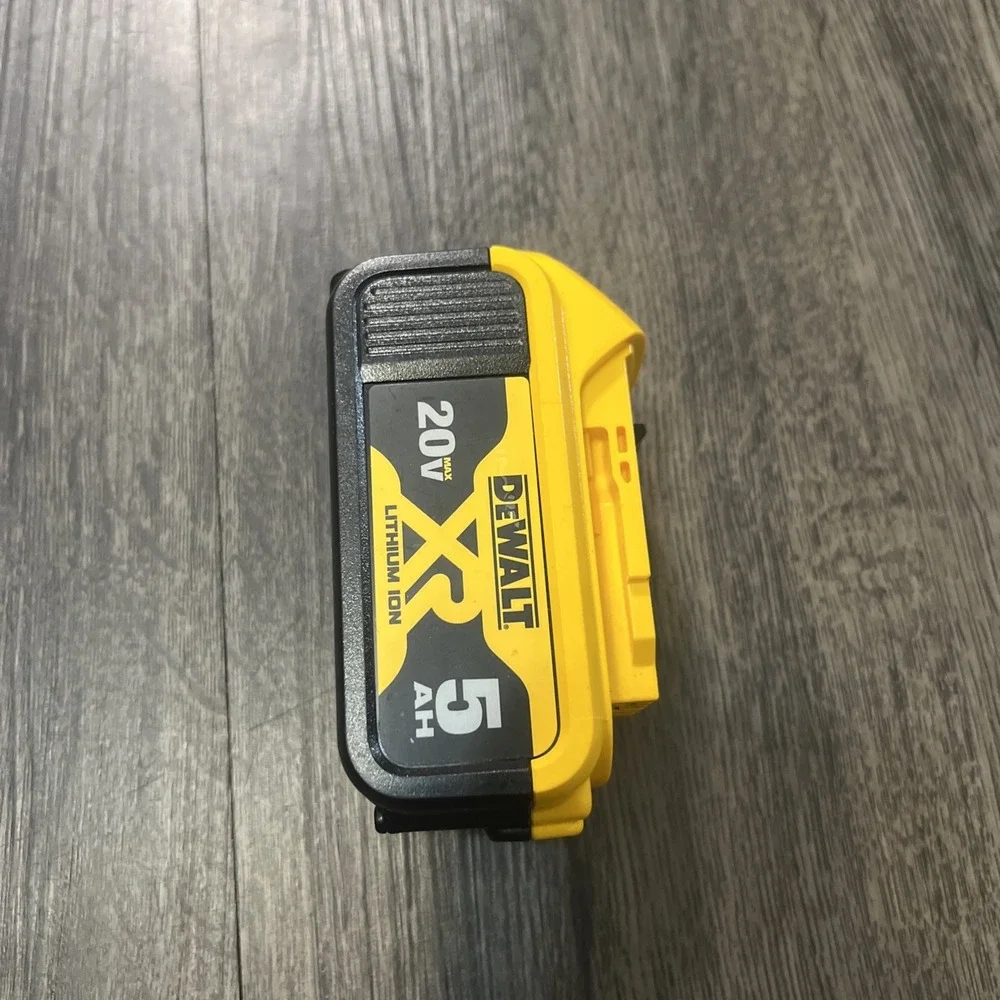 Dewalt 20v 5Ah  Li ion battery pack DCB205